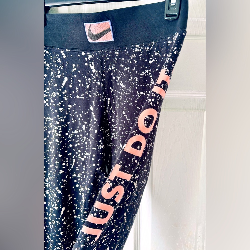 Nike Leggings Black w/white splashes & coral/blue - Picture 2 of 4